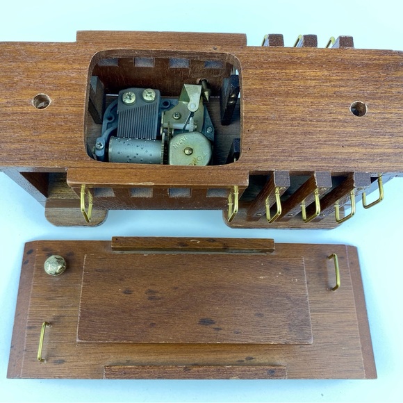 San Francisco trolley car music box, vintage wooden cable car ornament - Picture 6 of 10